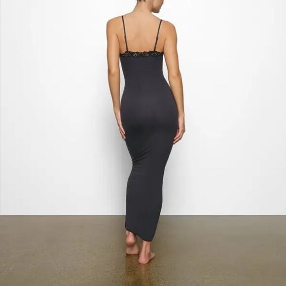 SKIMS Fits Everybody Lace Long Slip Dress Onyx Size M - Picture 3 of 9